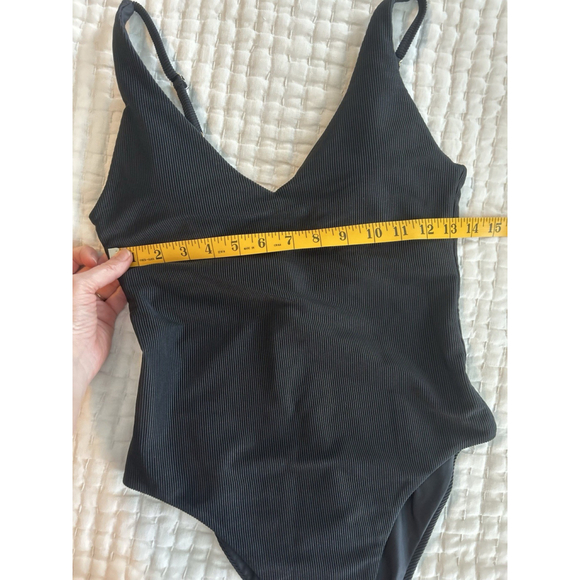 Beach Riot Black Ribbed Tank Moderate Coverage NWOT Small - Picture 10 of 10